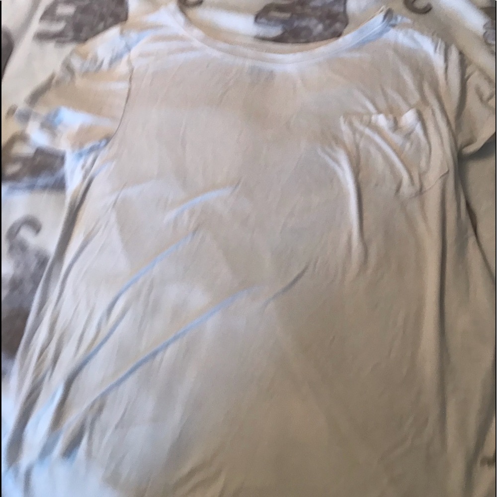 white hollister tshirt